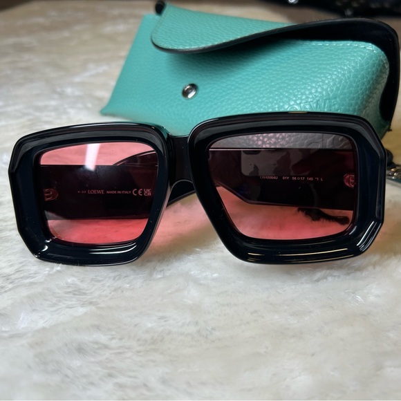 Loewe - Picture 3 of 6